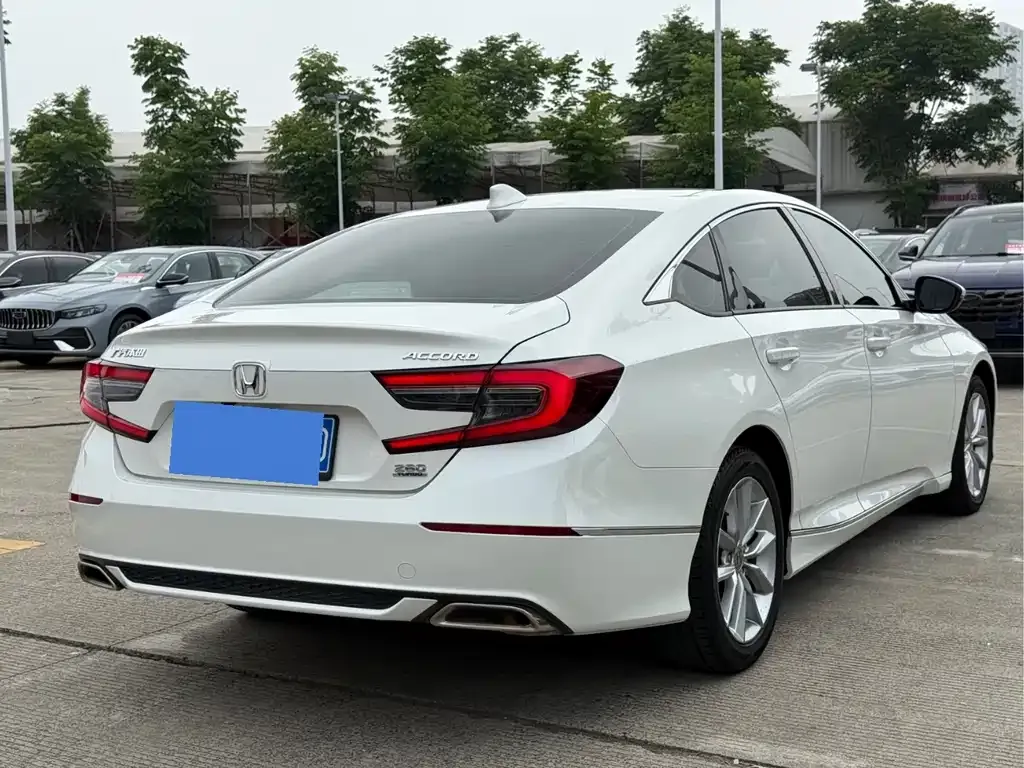Honda Accord — фото 9