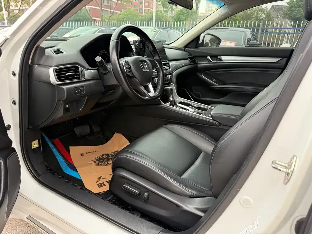 Honda Accord — фото 4