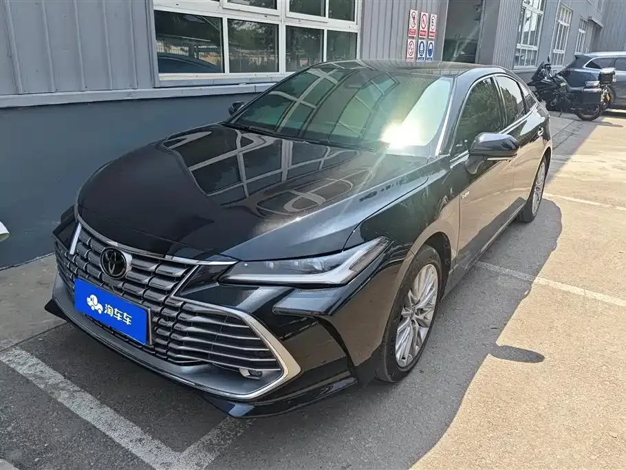 Toyota Avalon — фото 1