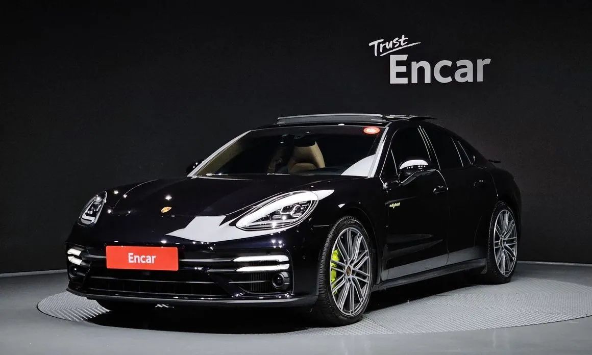 Porsche Panamera — фото 1