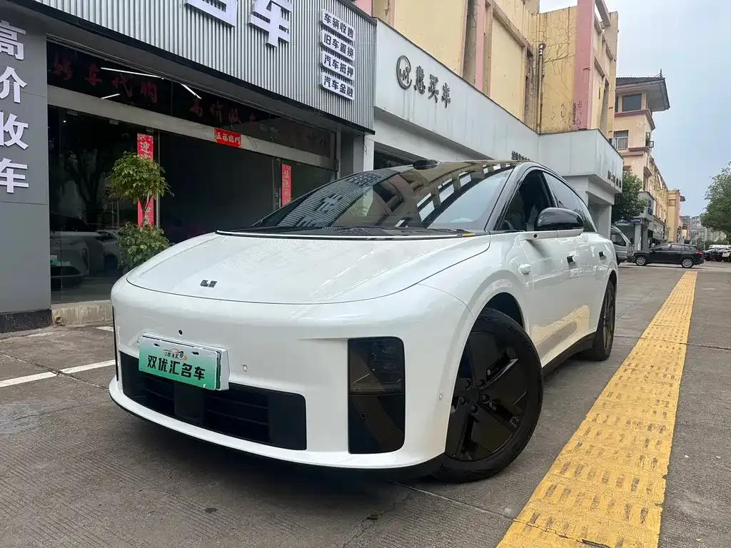 Li Auto i6 — фото 1