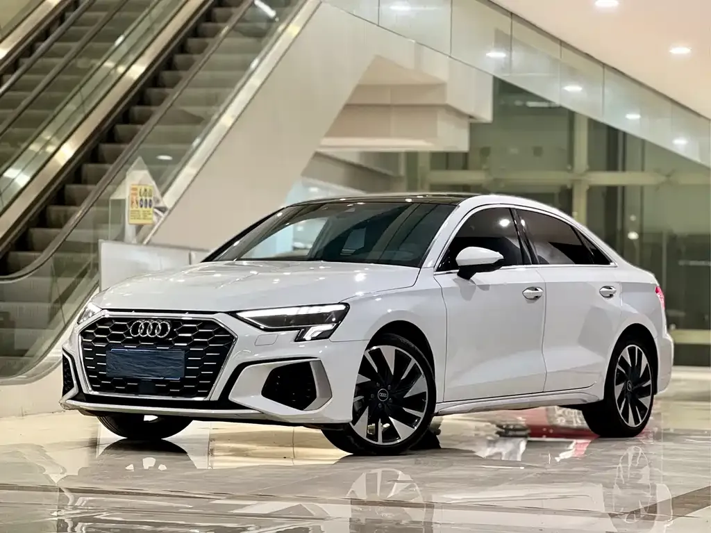 Audi A3 — фото 1
