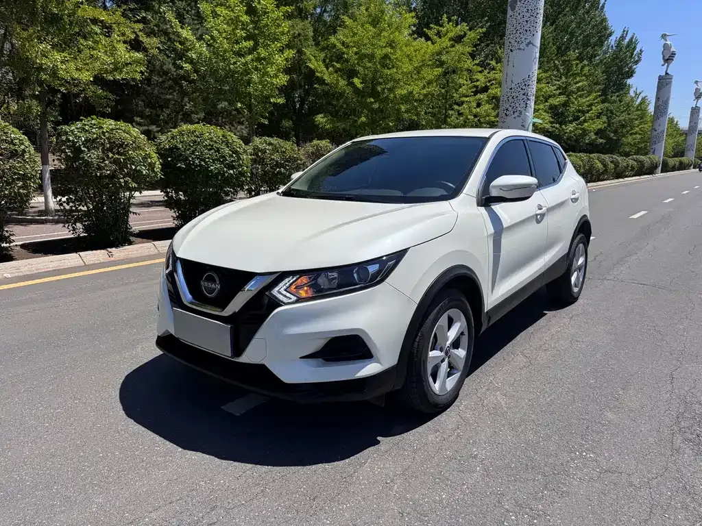 Nissan Qashqai — фото 1