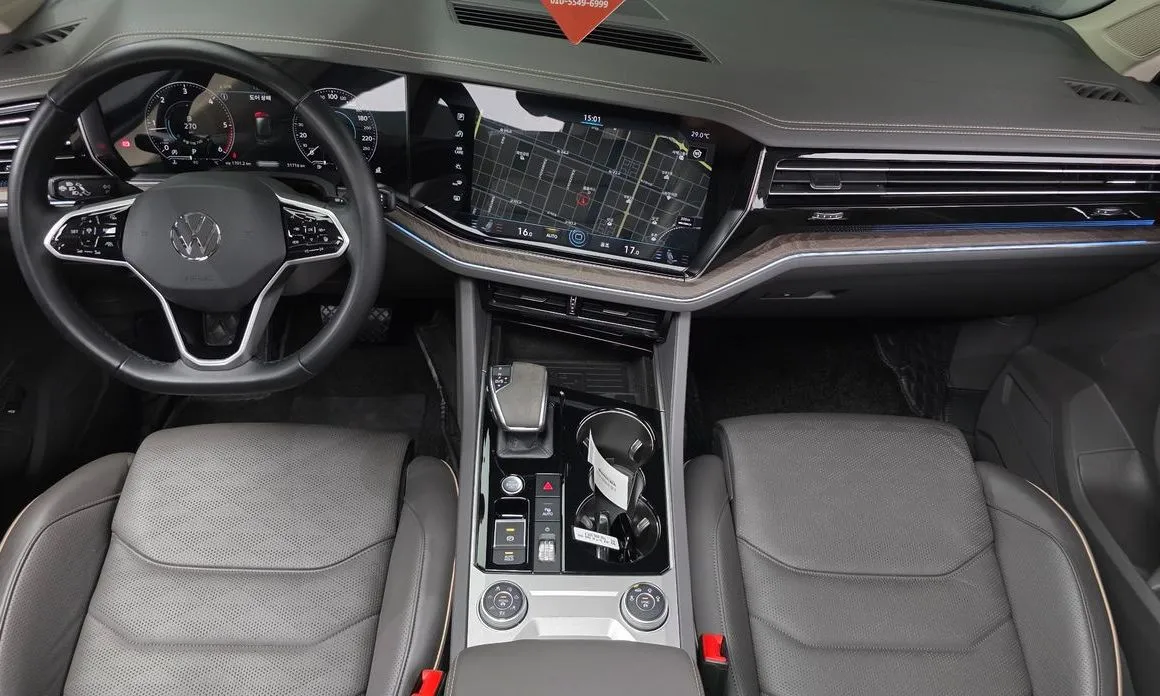Volkswagen Touareg — фото 10
