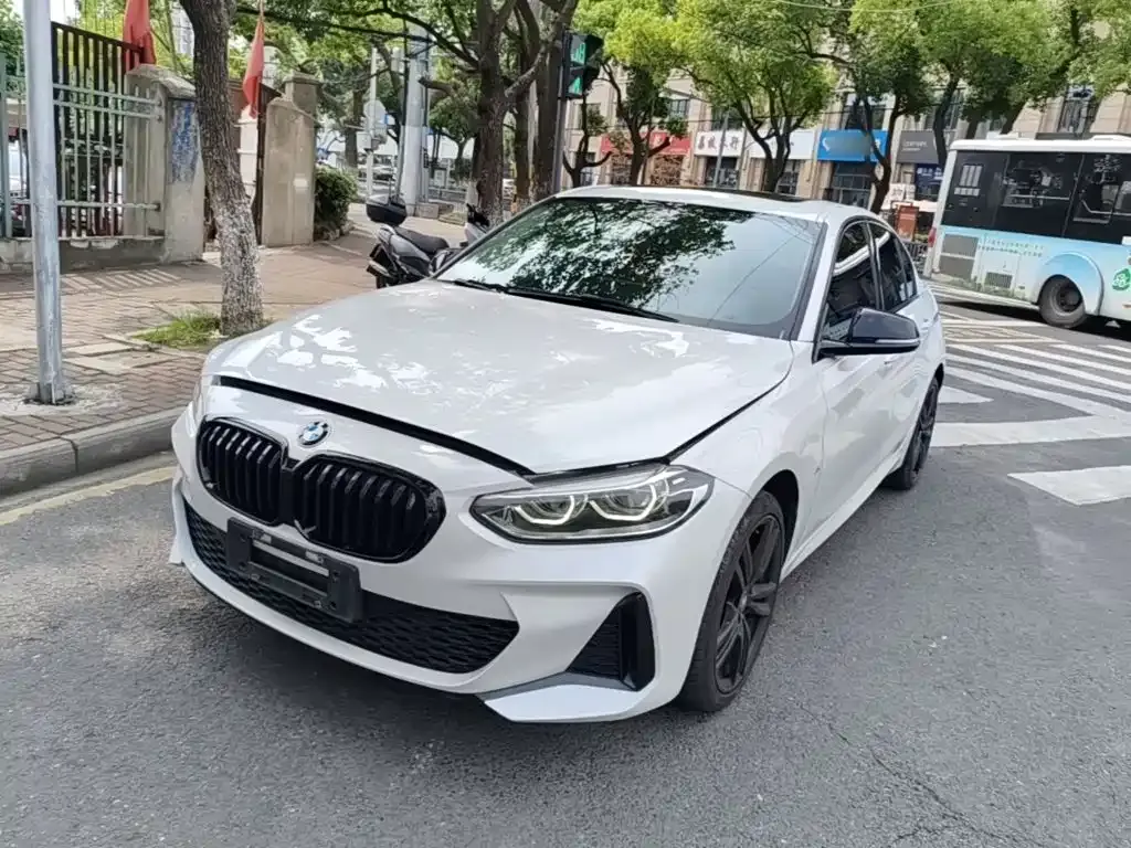BMW 1 Series — фото 1