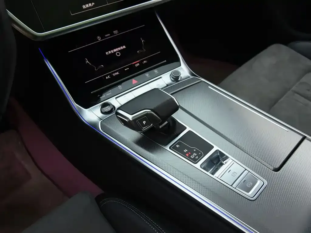 Audi A6L — фото 9