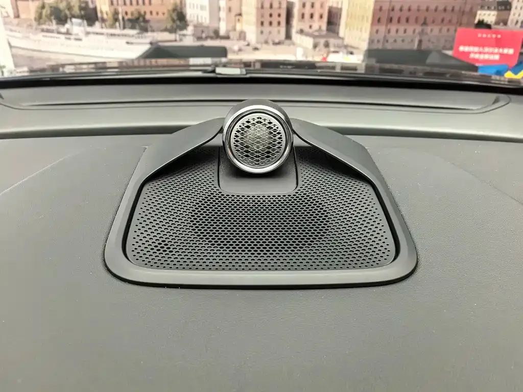 Volvo EM90 — фото 10