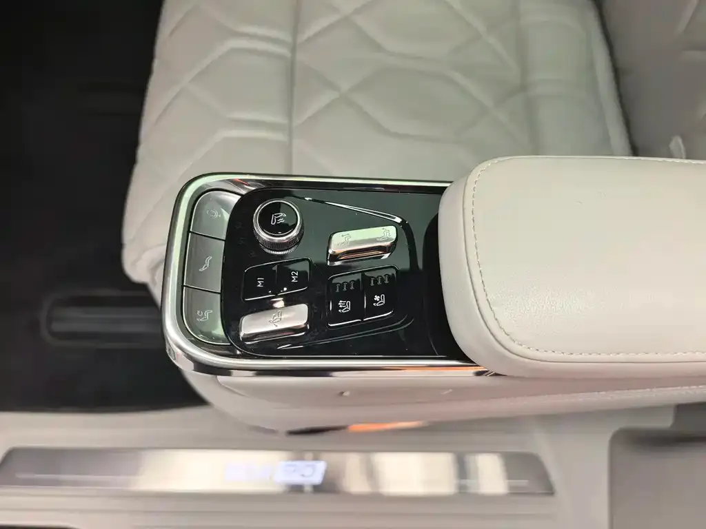 Volvo EM90 — фото 2