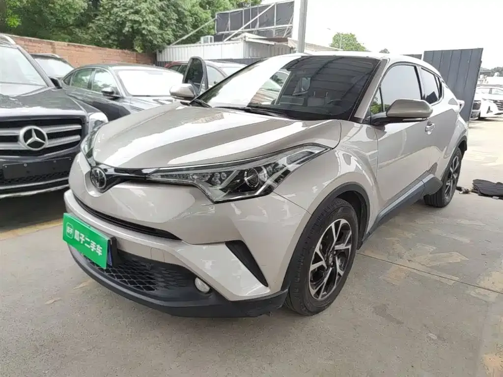 Toyota C-HR — фото 1