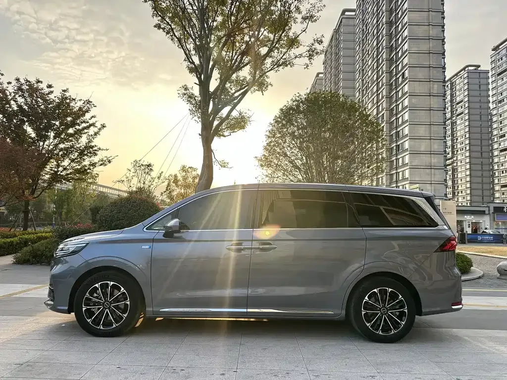 Roewe iMAX8 — фото 8