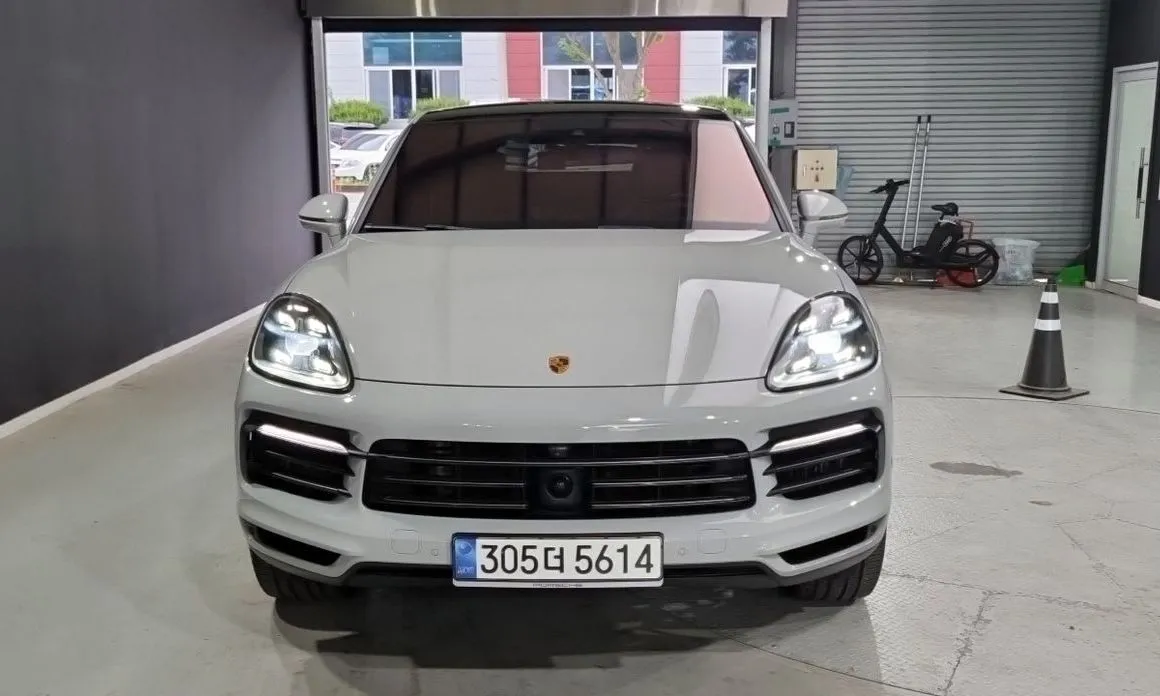 Porsche Cayenne — фото 1