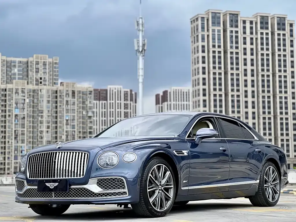 Bentley Flying Spur PHEV — фото 1