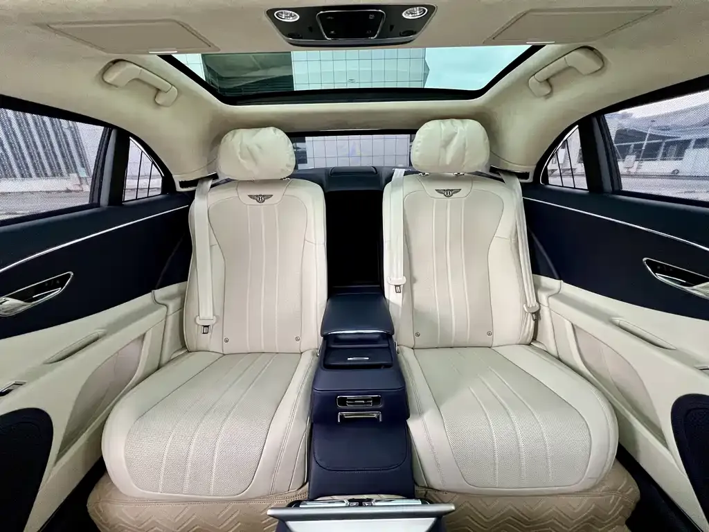 Bentley Flying Spur PHEV — фото 5