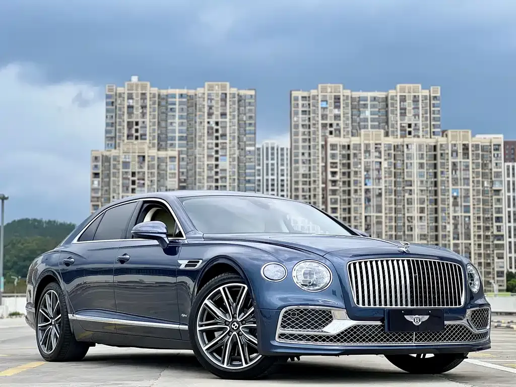 Bentley Flying Spur PHEV — фото 8