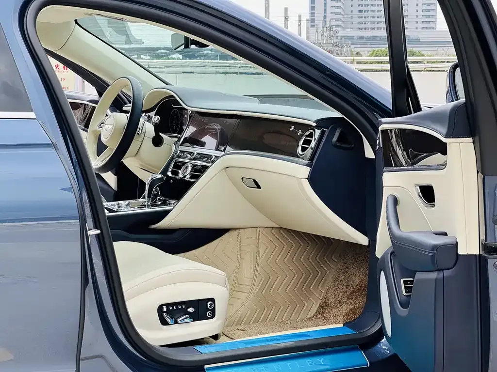 Bentley Flying Spur PHEV — фото 2