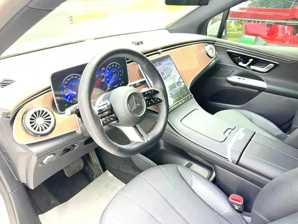 Mercedes-Benz EQE SUV — фото 3