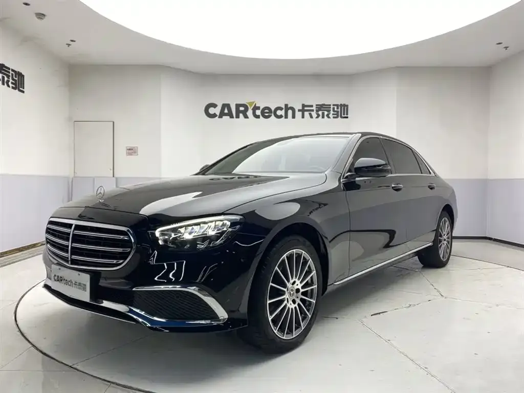 Mercedes-Benz E-Class — фото 1