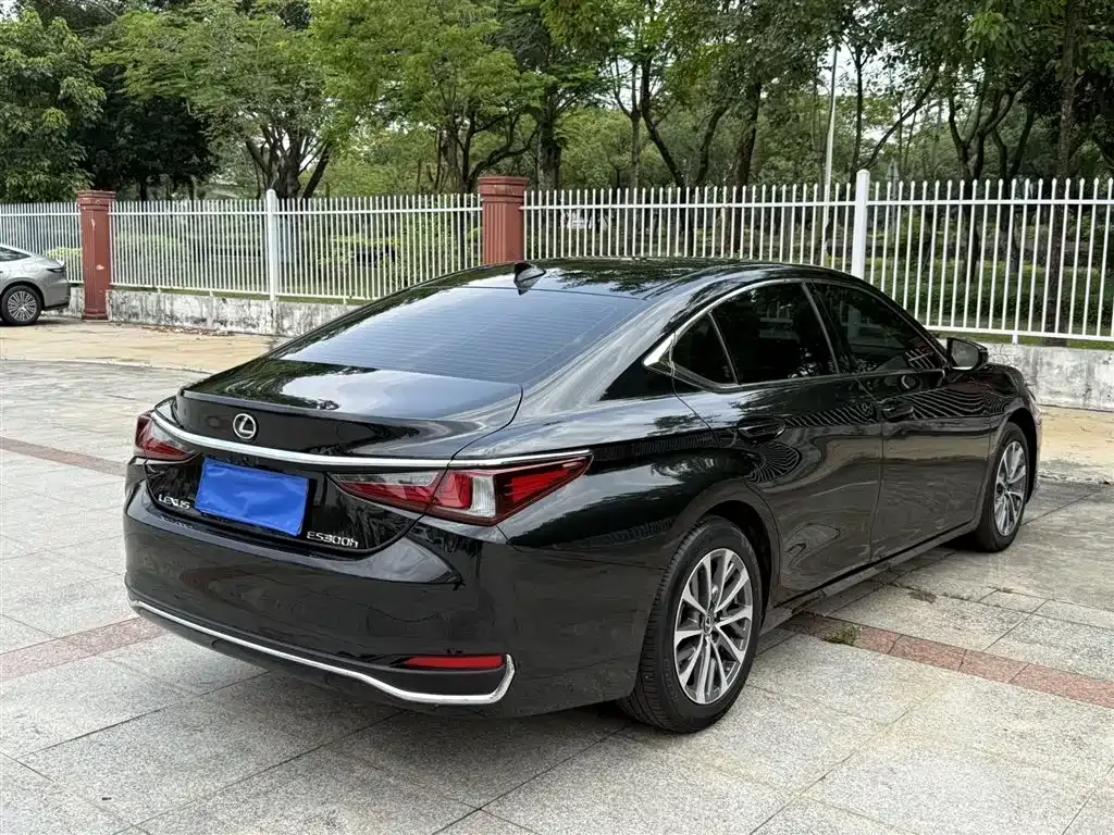 Lexus ES — фото 6