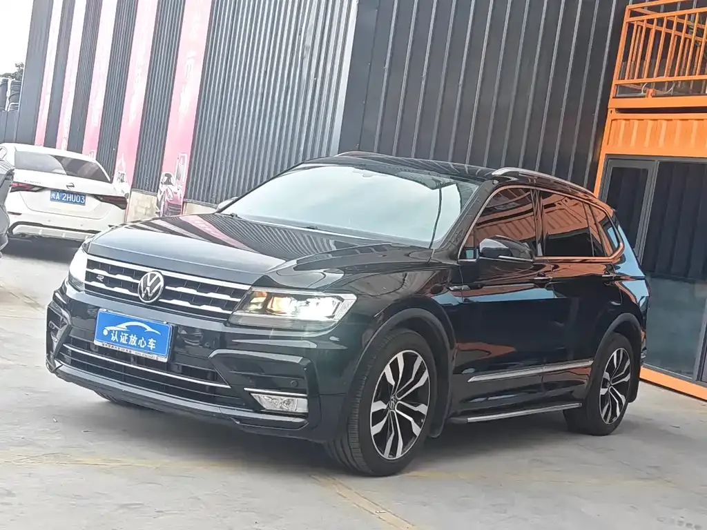 Volkswagen Tiguan L — фото 10