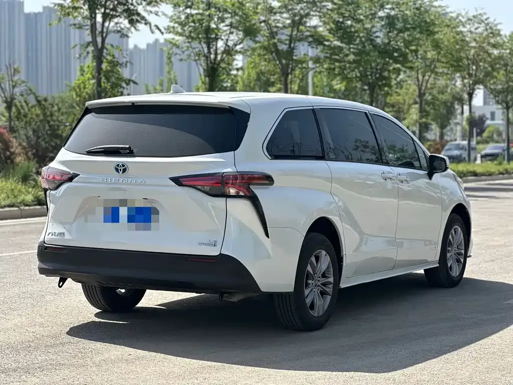 Toyota Sienna — фото 6