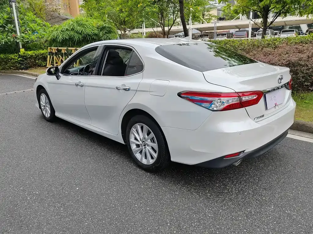 Toyota Camry — фото 8