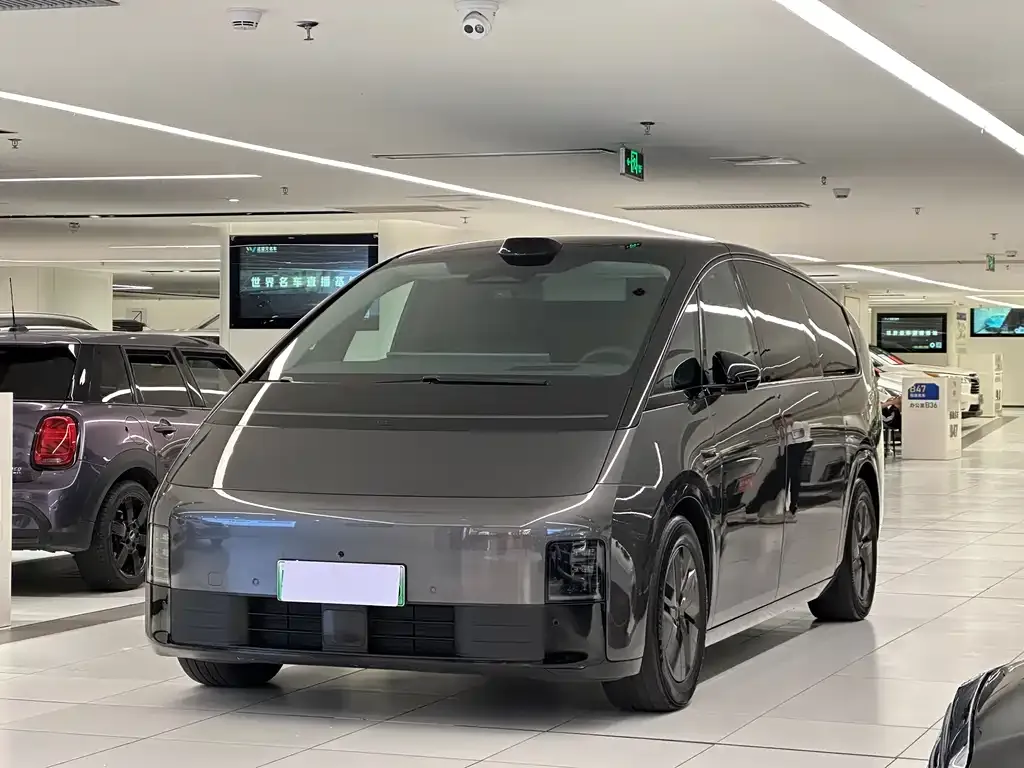 Li Auto MEGA — фото 1