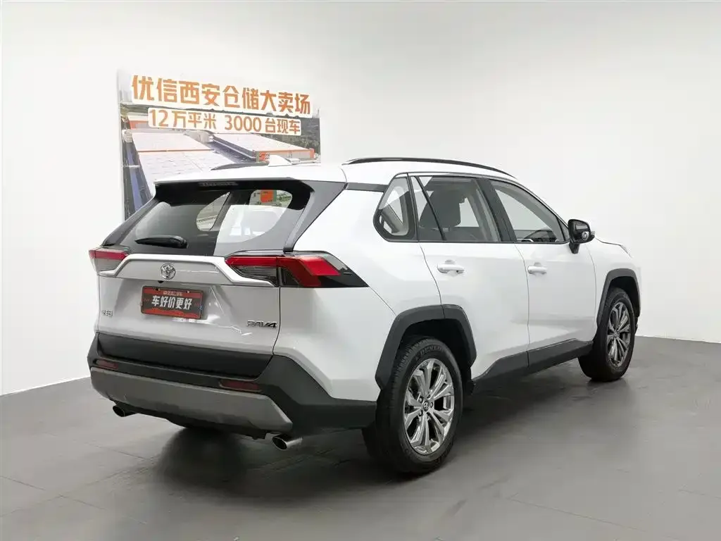Toyota RAV4 — фото 3