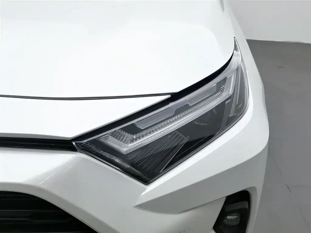 Toyota RAV4 — фото 4