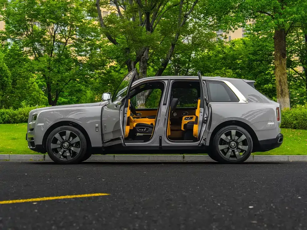 Rolls-Royce Cullinan — фото 8