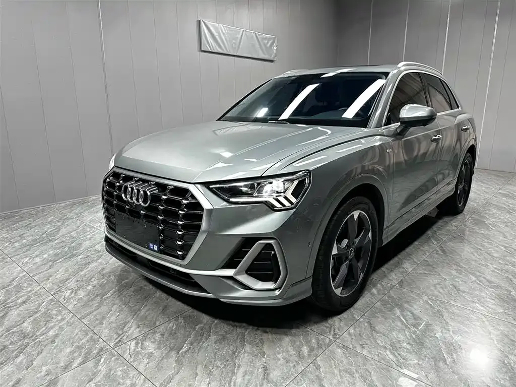 Audi Q3 — фото 1