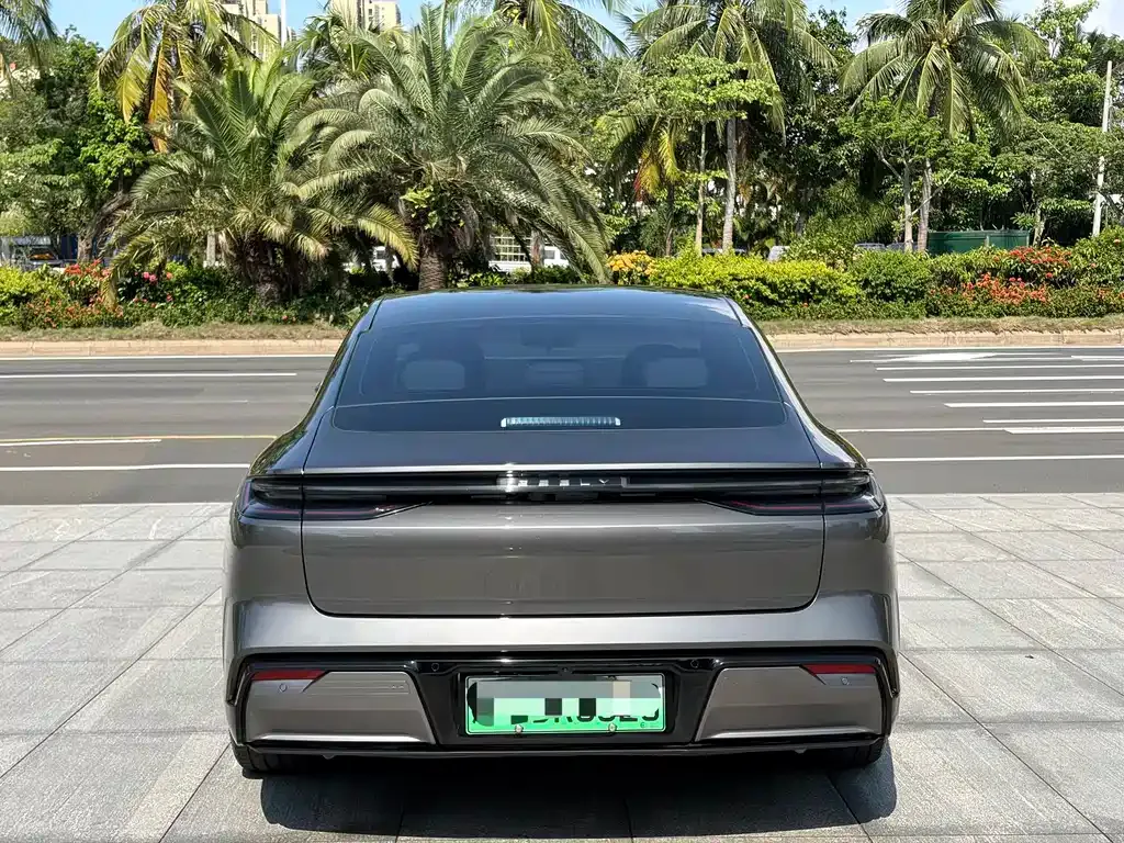 Geely Galaxy E8 — фото 7