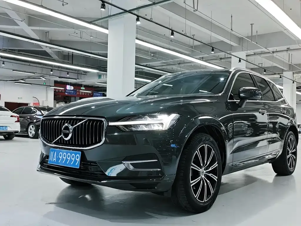 Volvo XC60 — фото 1