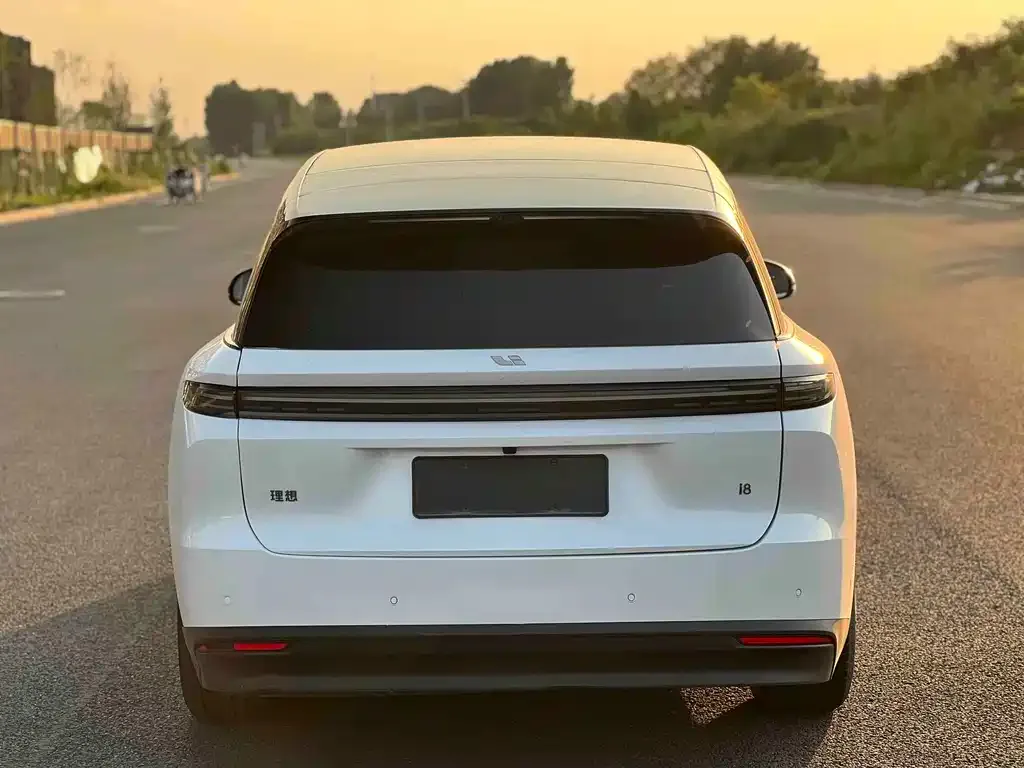 Li Auto i8 — фото 7