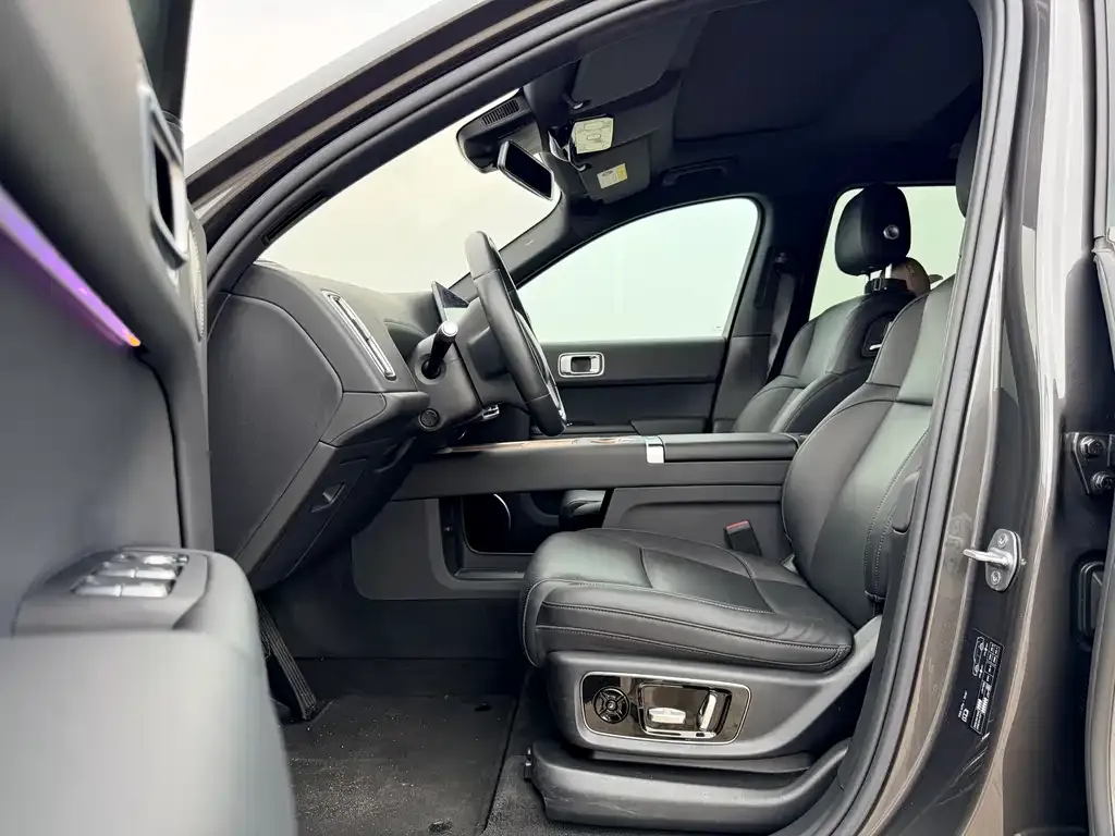 Li Auto L8 — фото 10