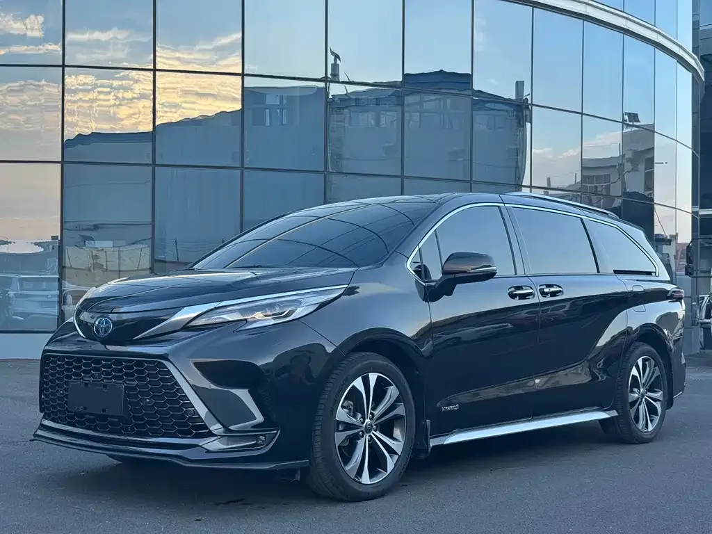 Toyota Granvia — фото 1