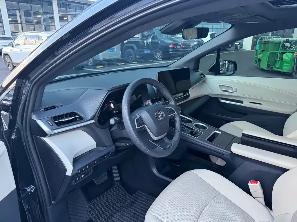 Toyota Granvia — фото 9