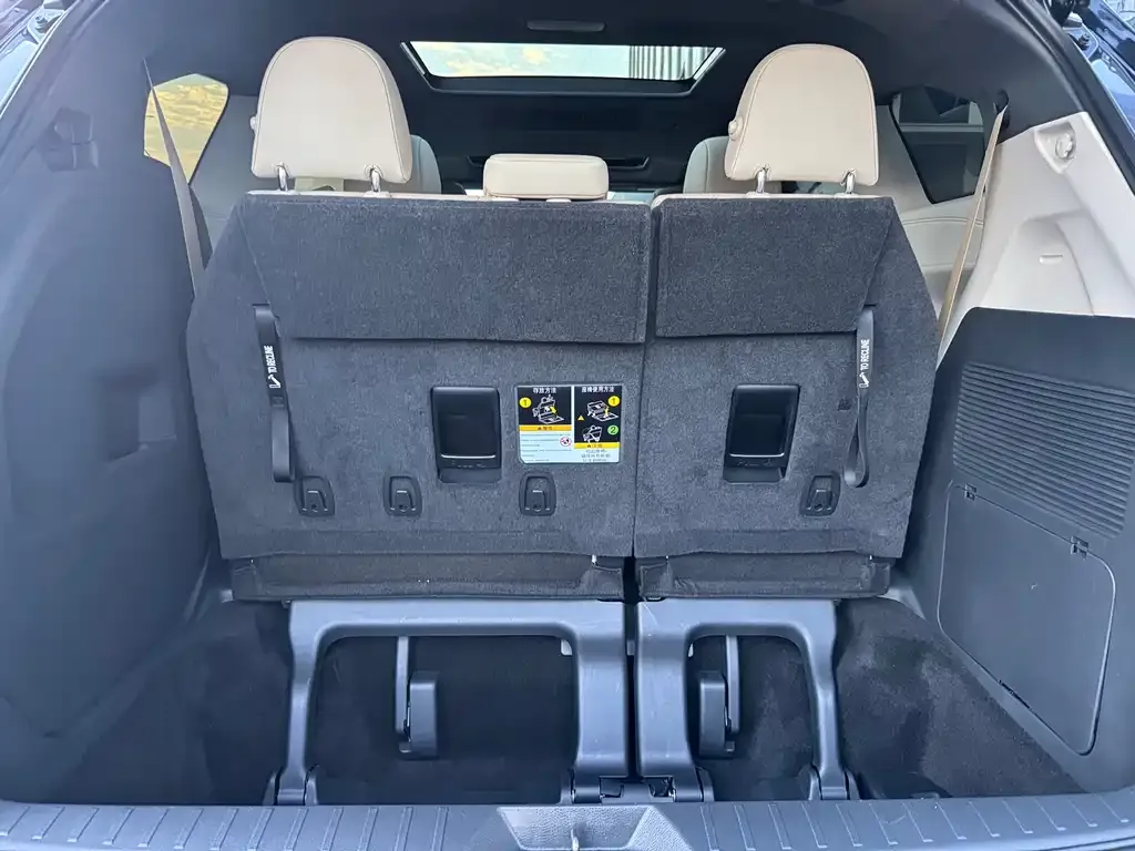 Toyota Granvia — фото 7