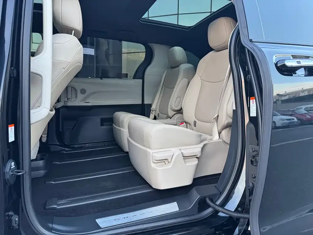 Toyota Granvia — фото 2
