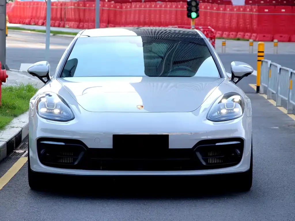 Porsche Panamera — фото 1