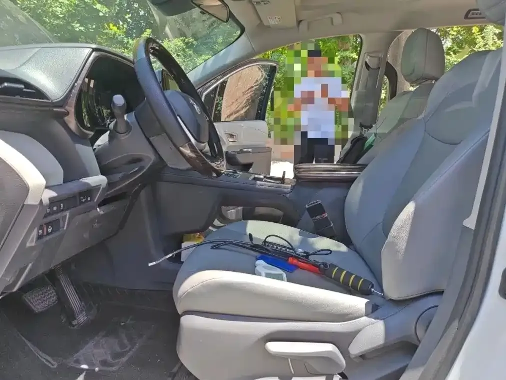 Toyota Granvia — фото 4