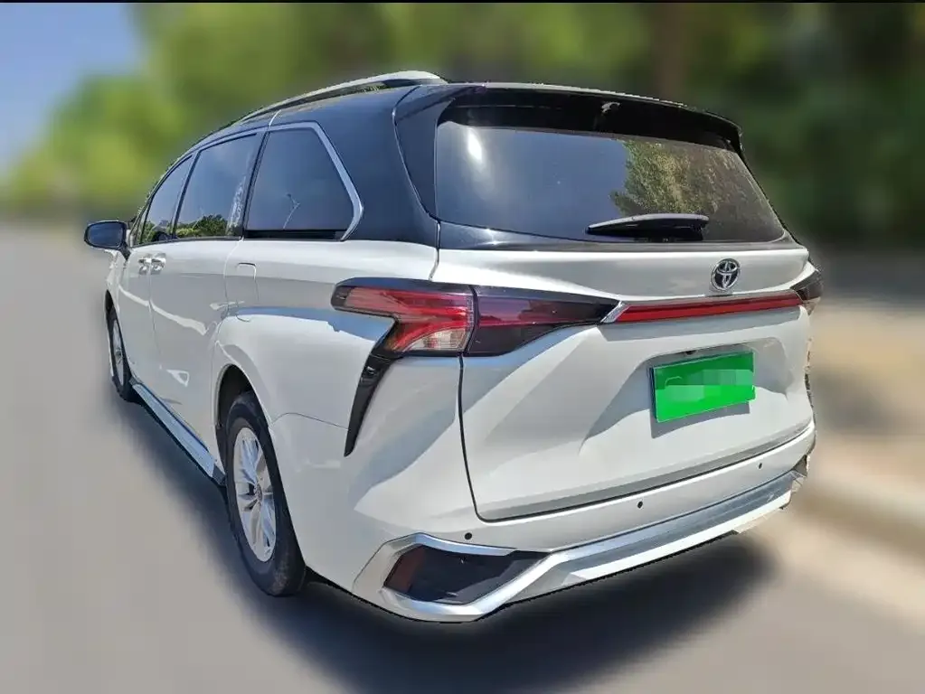Toyota Granvia — фото 2