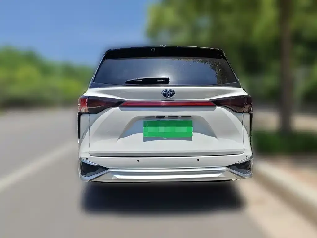 Toyota Granvia — фото 8
