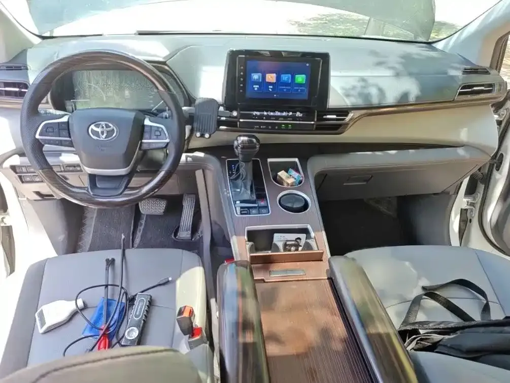 Toyota Granvia — фото 6
