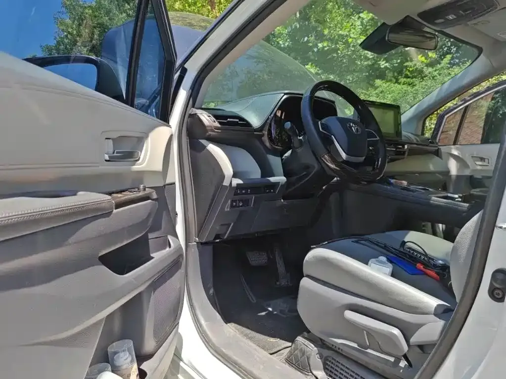 Toyota Granvia — фото 3