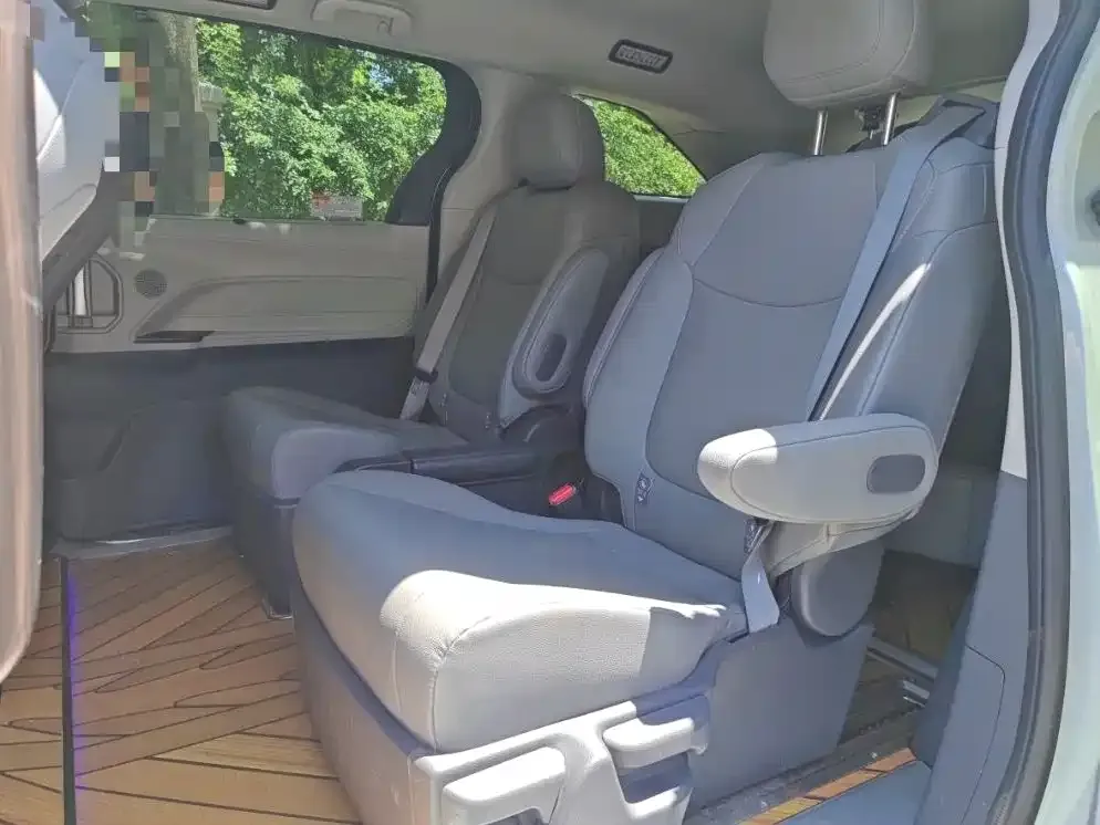 Toyota Granvia — фото 5