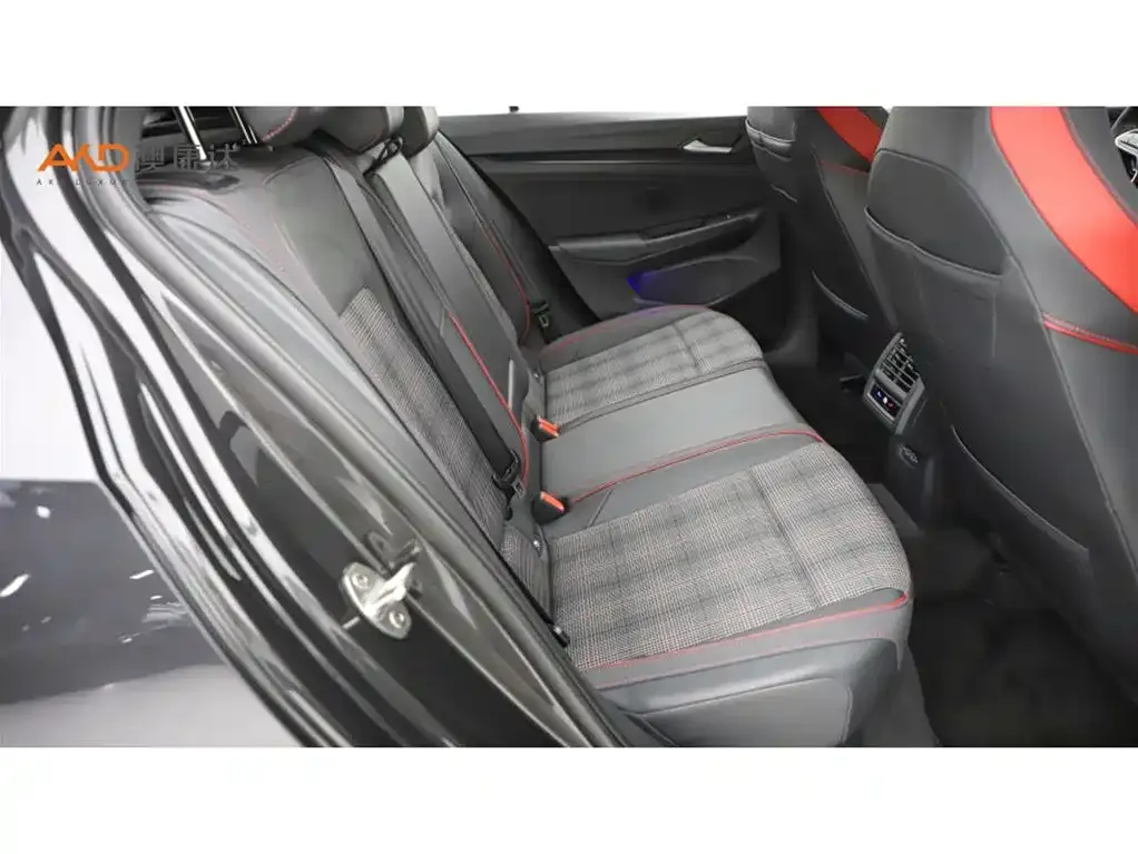 Volkswagen Golf GTI — фото 6