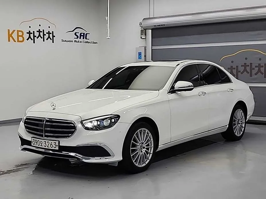 Mercedes-Benz E-Class — фото 1