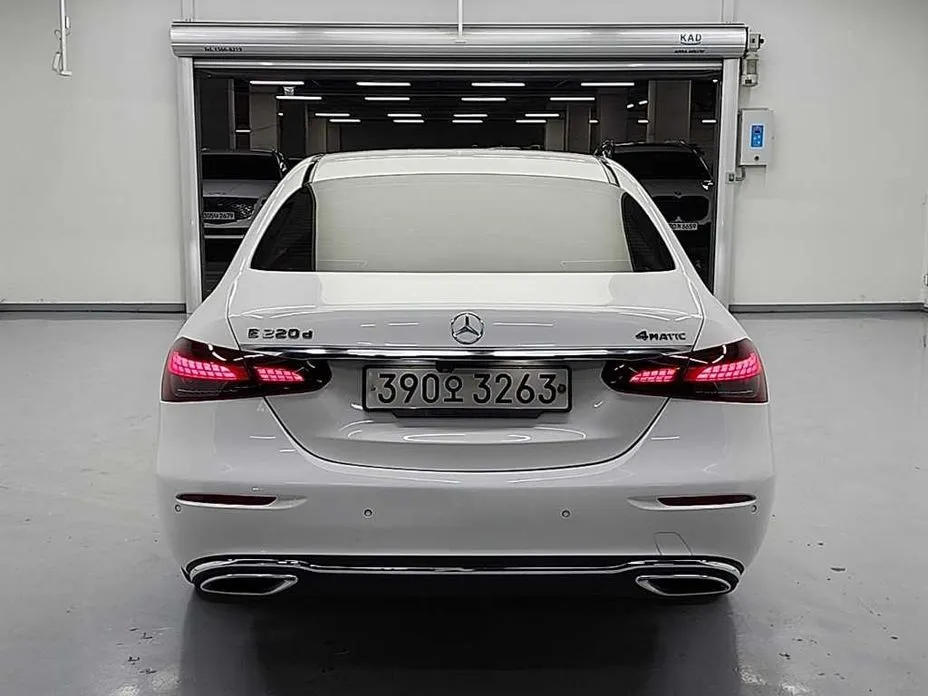 Mercedes-Benz E-Class — фото 4
