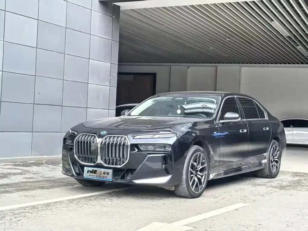 BMW 7 Series — фото 1