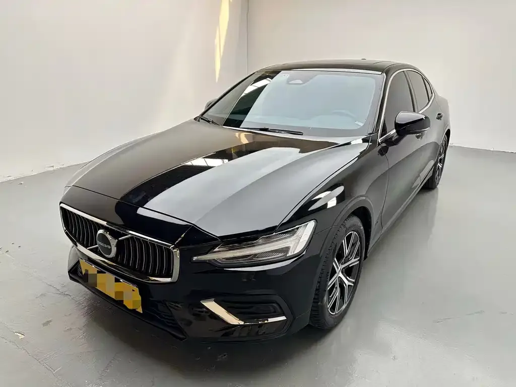 Volvo S60 — фото 1